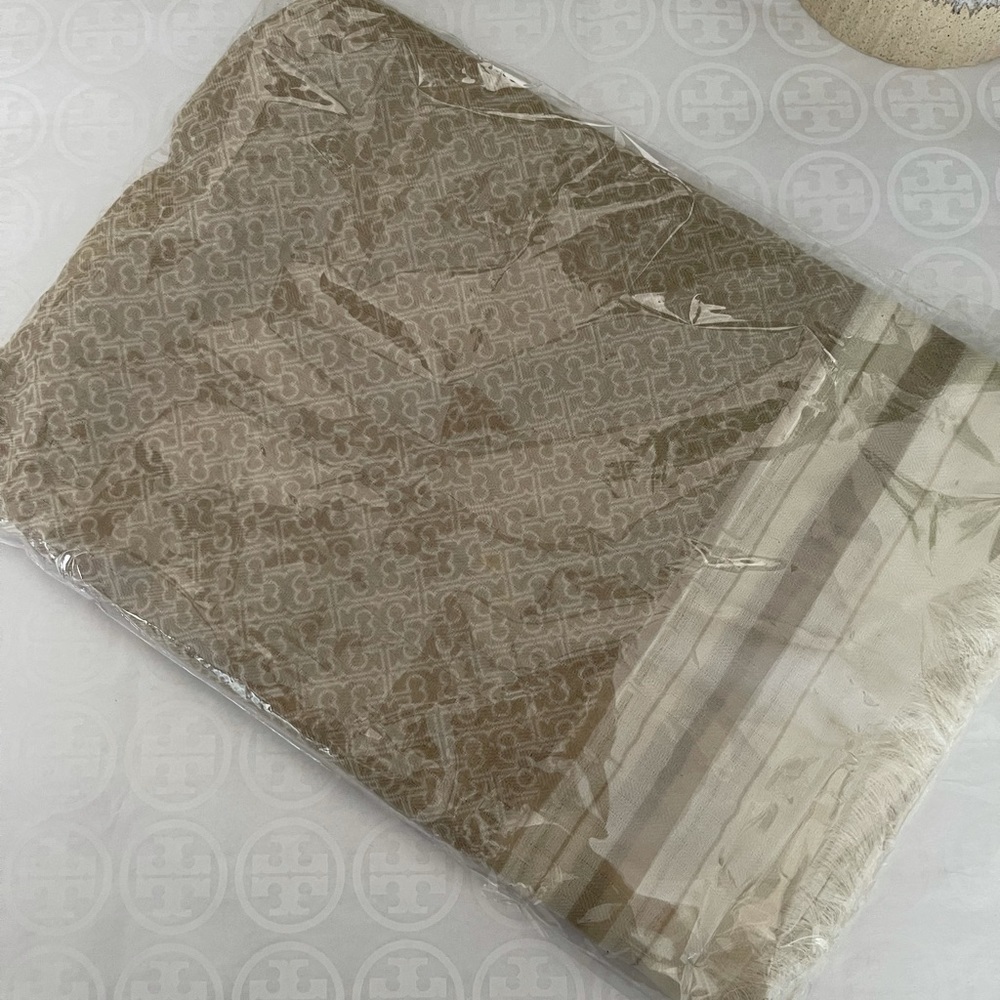 New Tory Burch scarf 🥳 - Picture 3 of 8